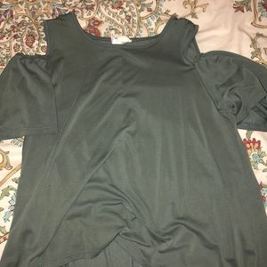 T shirt off the shoulder